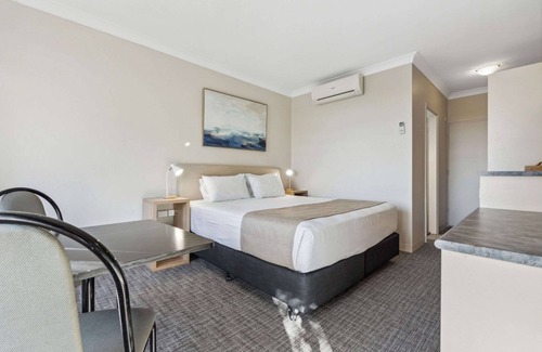 Glenelg Hotel | Econo Lodge Dockside Glenelg
