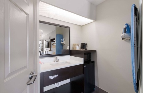 Greenville Hotel | Econo Lodge Greenville