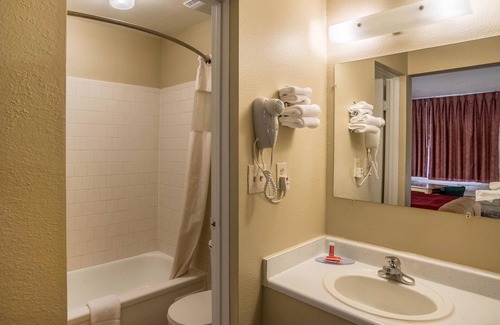 Holbrook Hotel | Econo Lodge I-40 exit 286 Holbrook