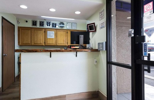 Williams Hotel | Econo Lodge Inn & Suites Williams - Grand Canyon Area