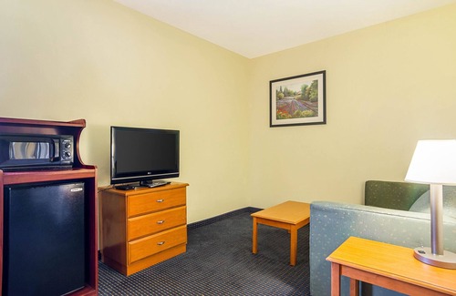 North Little Rock Hotel | Econo Lodge Inn & Suites Pritchard Road North Little Rock
