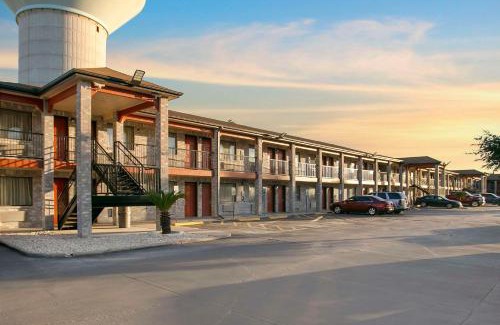 West San Antonio Hotel | Econo Lodge Near Lackland Air Force Base-SeaWorld