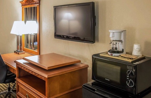 Bay VIew Addition Hotel | Econo Lodge Panama City