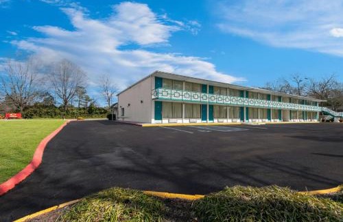 Clemson Cabin | Econo Lodge