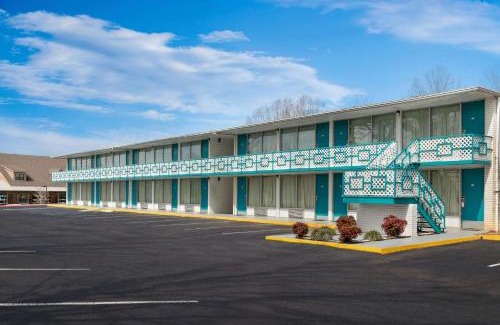 Clemson Cabin | Econo Lodge