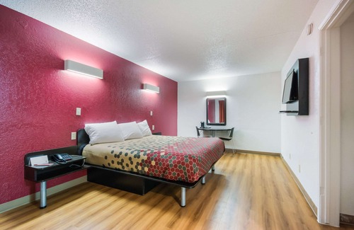 Del City Hotel | Econo Lodge