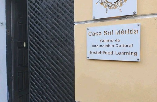 Barrio de Santiago Bed & Breakfast | Economic Clean double size bed in Downtown Mérida.