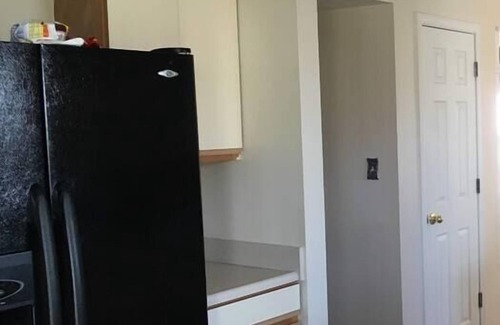 Maxwell Apartment | Economical Sleep Room * Comfy * Use of Whole House