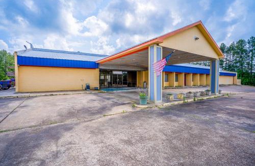 Livingston Hotel | Economy Inn By Townhouse Livingston TX Hwy 59