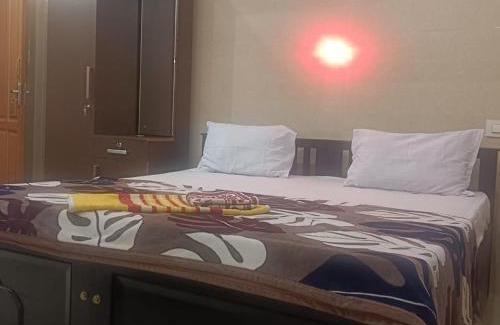 Muvattupuzha Hotel | Edayattu Arcade Golden Tourist Home