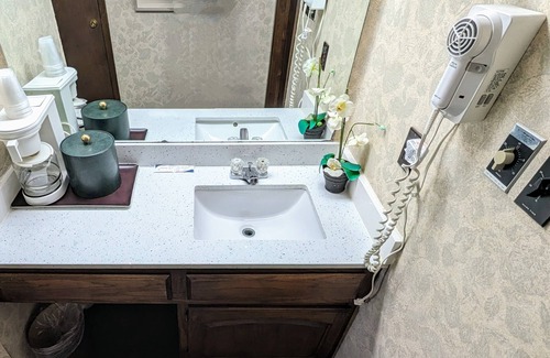 New Braunfels Hotel | Edelweiss Inn And Suites