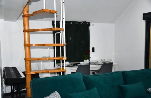 Saint-Pierre-Canivet House | Eden House