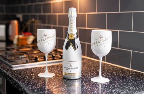 Stirchley Apartment | Edgbaston Luxe Townhouse - Parking - Terrace