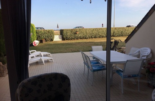 Damgan Apartment | Edge-mer, not overlooked, Ground Garden, Terrace. park. private, facing South, Comfort