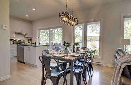Stanstead Township Ski Chalet | Edge of Lake Lovering - Spa - Calypso