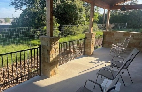 Fredericksburg House | Edge of Main 3-Vineyard views!