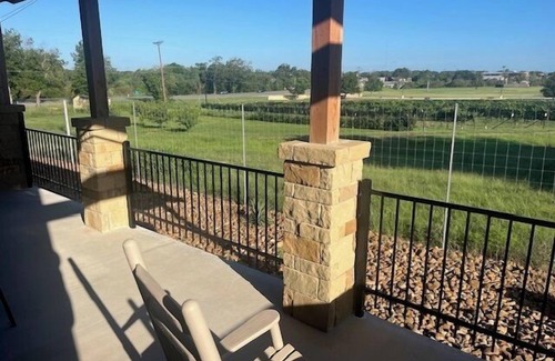 Fredericksburg House | Edge of Main 3-Vineyard views!