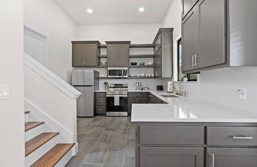 Fredericksburg House | Edge of Main 4- Vineyard Views!