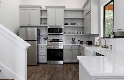 Fredericksburg House | Edge of Main 5- Vineyard Views!