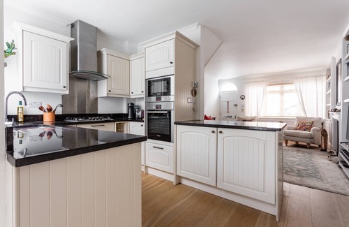 Campden Apartment | Edge Street IV by onefinestay