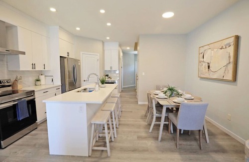 West Edmonton House | Edgemont Getaway | King Bed, Garage, WEM & Disney+