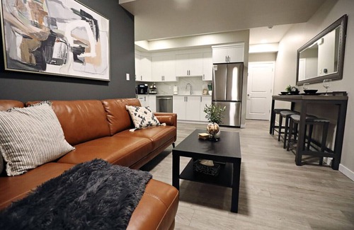 West Edmonton Apartment | Edgemont Getaway Suite | King Bed | Private Entry