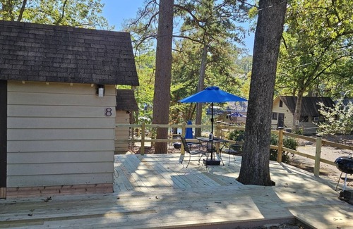 Mid America Cottage | Edgewater Resort 1 Bedroom - Pet Friendly