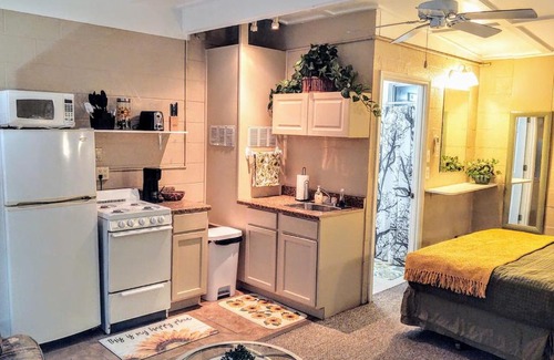 Mid America House | Edgewater Resort on Lake Hamilton