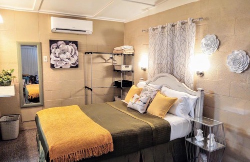 Mid America House | Edgewater Resort on Lake Hamilton