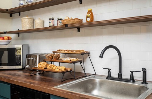Luray Apartment | Edgy & Sultry w/1930s Flair & Timeless Luxuries