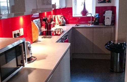 Comely Bank Apartment | Edinburgh Art Deco city centre apartment. Beautifully presented home-from-home