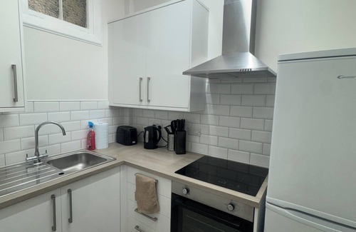 Slateford Apartment | Edinburgh Duplex Sleeps 11.