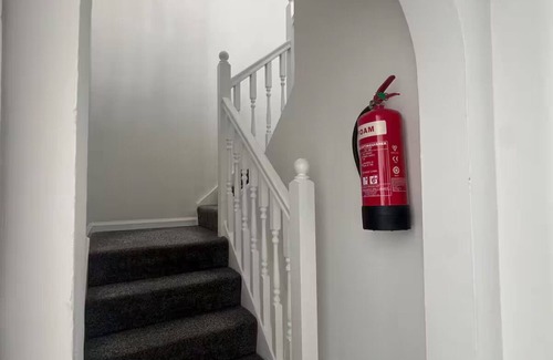 Slateford Apartment | Edinburgh Duplex Sleeps 11.