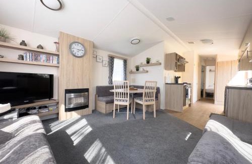 Prestonpans House | Edinburgh - Seton Sands-Salsa Caravan-Pet Friendly