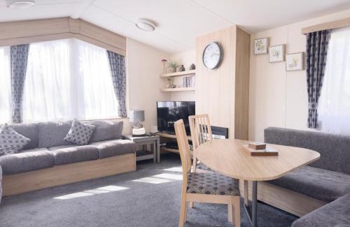 Prestonpans House | Edinburgh - Seton Sands-Salsa Caravan-Pet Friendly
