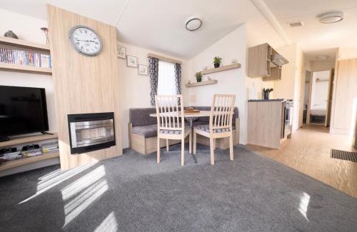 Prestonpans House | Edinburgh - Seton Sands-Salsa Caravan-Pet Friendly
