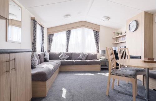 Prestonpans House | Edinburgh - Seton Sands-Salsa Caravan-Pet Friendly