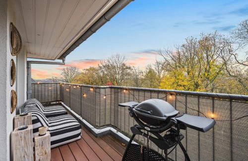 Zwickau Apartment | EDLER WOHNRAUM Schwanenteich-Penthouse mit Garage, Grill, Kaffeevollautomat, Klima, Lift & Terrasse