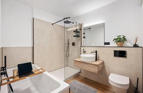Zwickau Apartment | EDLER WOHNRAUM Schwanenteich-Penthouse mit Garage, Grill, Kaffeevollautomat, Klima, Lift & Terrasse