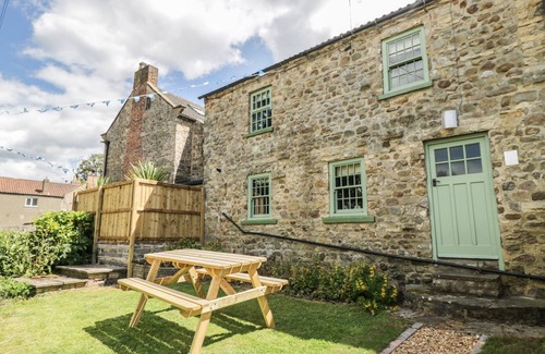 Bedale Cottage | EDMUNDS COTTAGE, pet friendly, character holiday cottage in Bedale