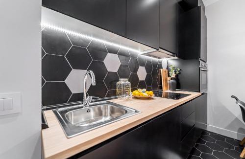 Pueblo Nuevo Apartment | EdSam Madrid Apartments Black