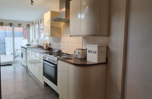 Weymouth House | Edwardian House in the Heart of Weymouth 200m from Sandy Beach by the Sea
