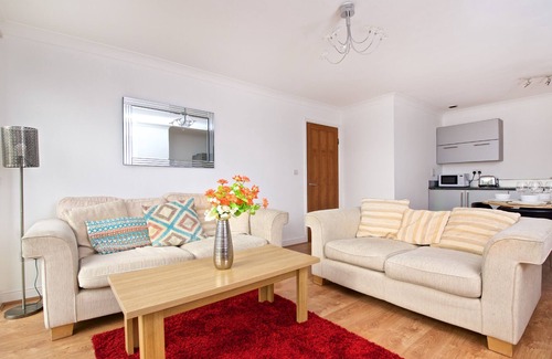 Speke Apartment | EE1 Liverpool Entire place/Airport 8 min/Car park