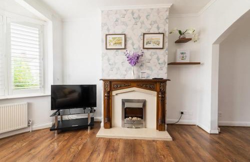 Kidbrooke with Hornfair House | EEJs Grand 5 Bed Home- London, Greenwich