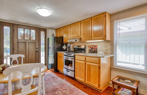 Lake Junaluska House | Efficient Guest Home with Full Kitchen, Free WiFi, Shared Pool & Patio