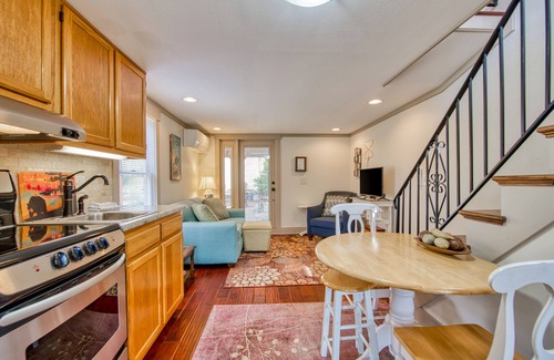 Lake Junaluska House | Efficient Guest Home with Full Kitchen, Free WiFi, Shared Pool & Patio