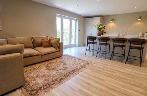 Wrinehill House | Egerton Cottage