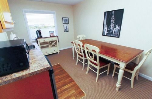 Nags Head Apartment | Egret Escape 2 Queen Deluxe Fin N Feather