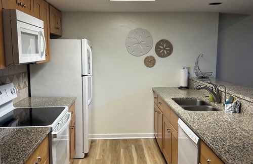 Summerwind Villas House | Egret’s Pointe Townhouse Sleeps 9 Amenities & POOLS included. GOLF CART