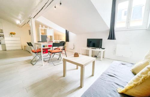 Quartier Hyper-Centre Apartment | #EH Le Rousseau